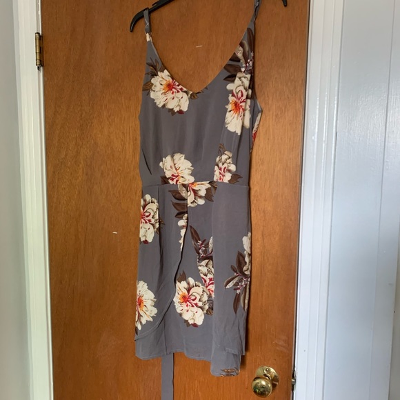 Dresses & Skirts - NEW Gray flowers mini sleeveless sun dress. Xl.